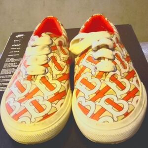 Burberry sneaker size eu 29